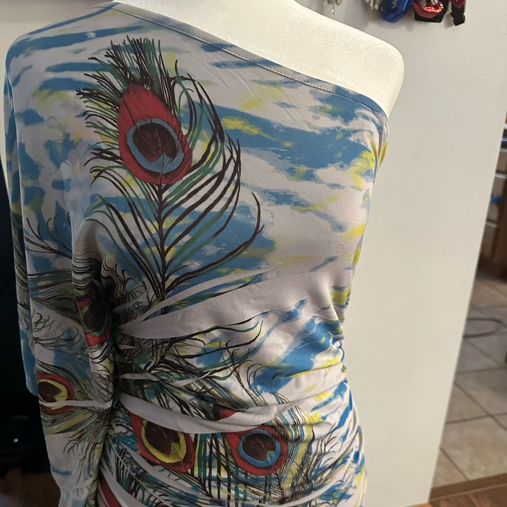 A’gaci Ladies Top . Beautiful all around . Size medium